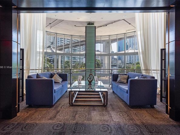 690 SW 1st Ct 1213, Miami FL 33130