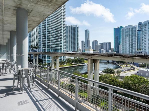 690 SW 1st Ct 1213, Miami FL 33130