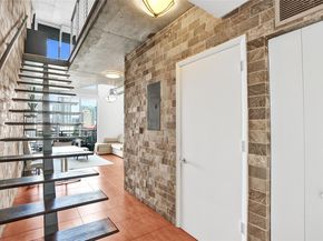690 SW 1st Ct 1213, Miami FL 33130