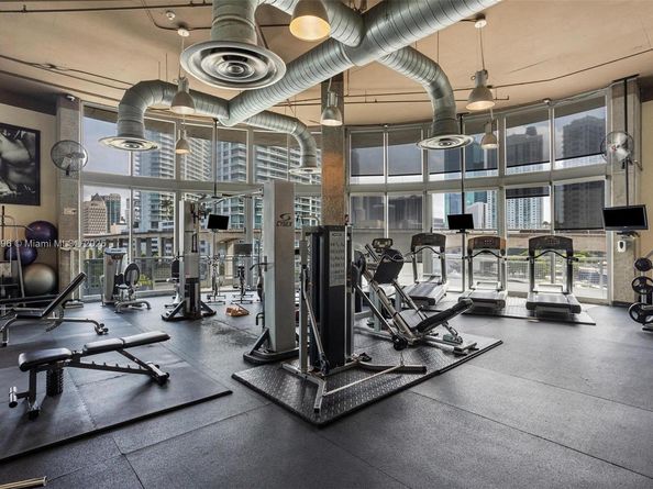 690 SW 1st Ct 1213, Miami FL 33130