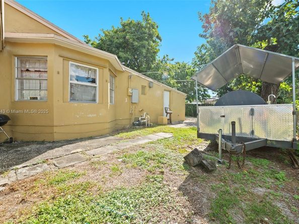 2516 Wiley Ct, Hollywood FL 33020