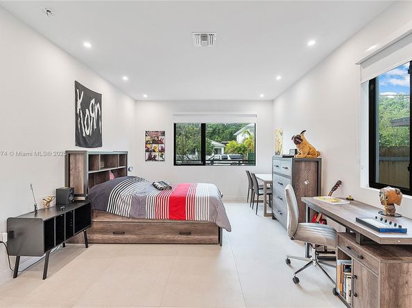 3664 Oak Ave, Miami FL 33133