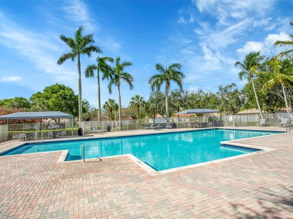 1611 Palermo Dr, Weston FL 33327