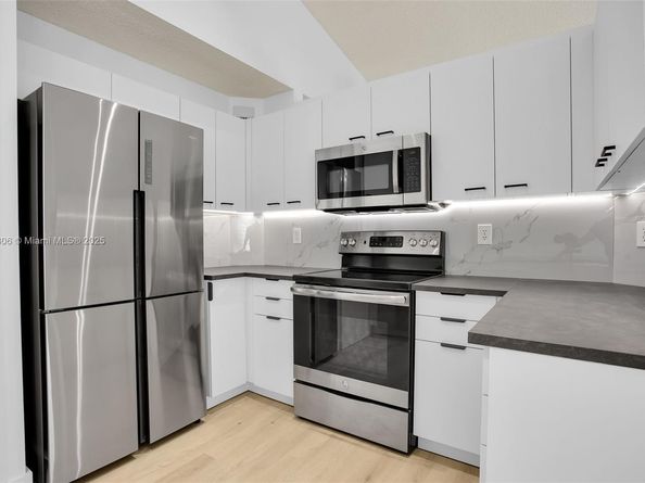 1611 Palermo Dr, Weston FL 33327
