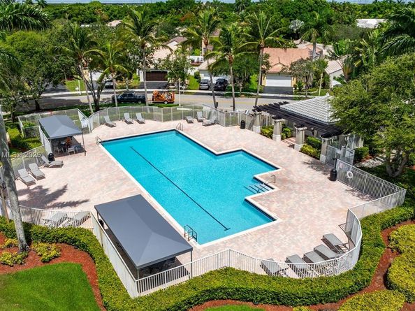 1611 Palermo Dr, Weston FL 33327