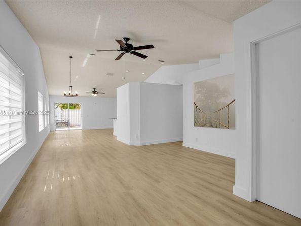 1611 Palermo Dr, Weston FL 33327