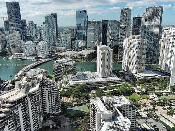 520 Brickell Key Dr A1616, Miami FL 33131