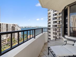 520 Brickell Key Dr A1616, Miami FL 33131