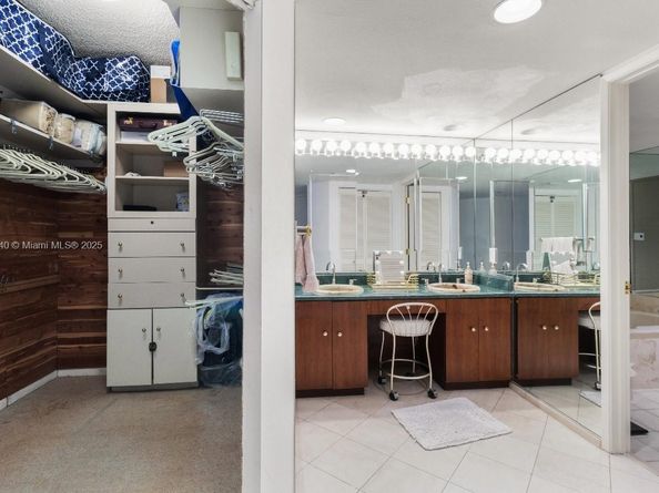 520 Brickell Key Dr A1616, Miami FL 33131