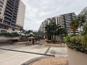 520 Brickell Key Dr