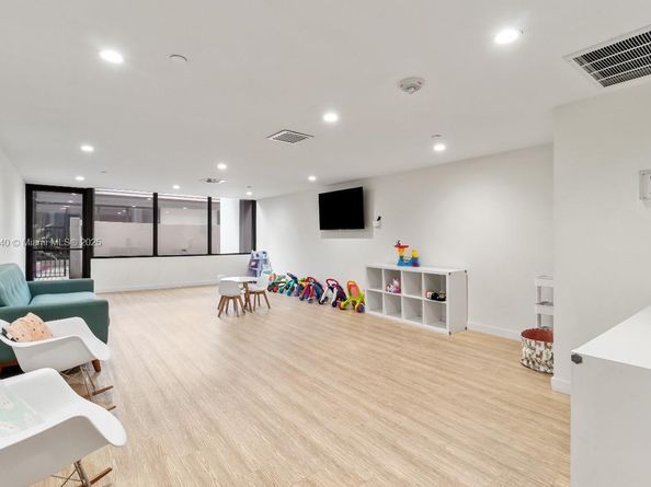 520 Brickell Key Dr A1616, Miami FL 33131