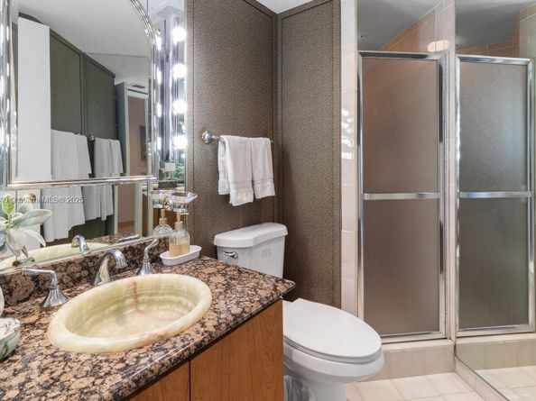 520 Brickell Key Dr A1616, Miami FL 33131