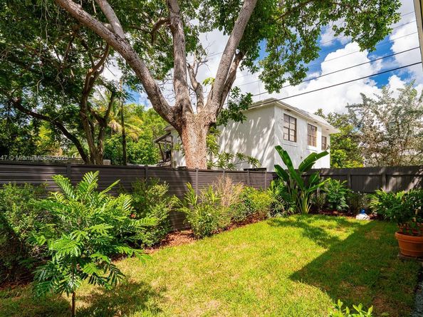 1515 SW 10th St, Miami FL 33135