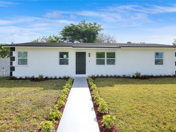 439 SW 17th Ter