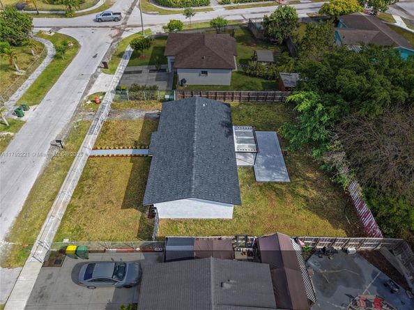 439 SW 17th Ter, Homestead FL 33030
