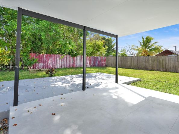 439 SW 17th Ter, Homestead FL 33030