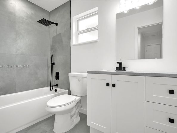 439 SW 17th Ter, Homestead FL 33030