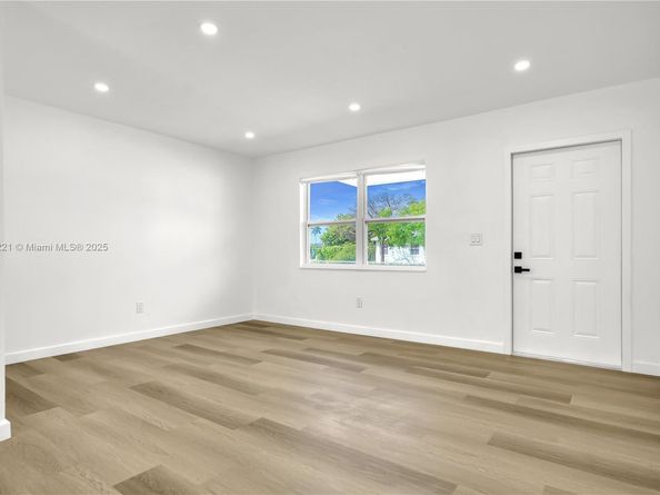 439 SW 17th Ter, Homestead FL 33030