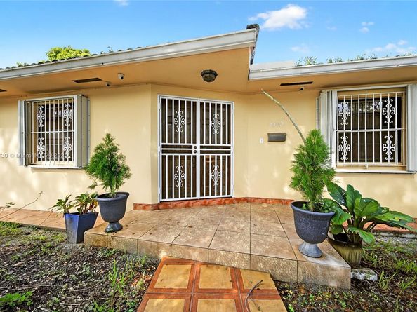 2500 SW 11th St, Miami FL 33135