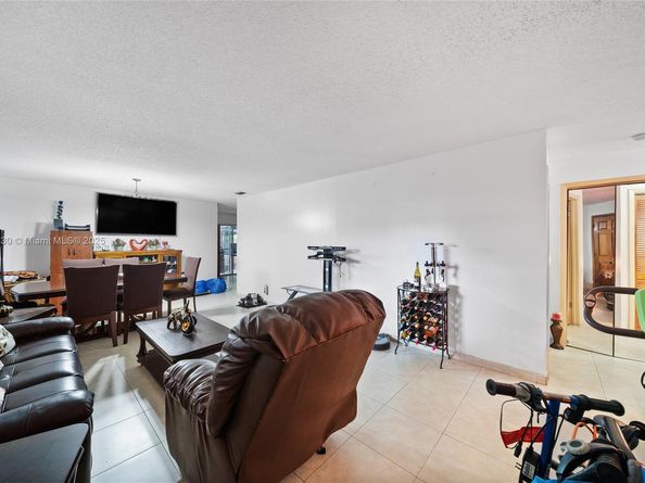 2500 SW 11th St, Miami FL 33135
