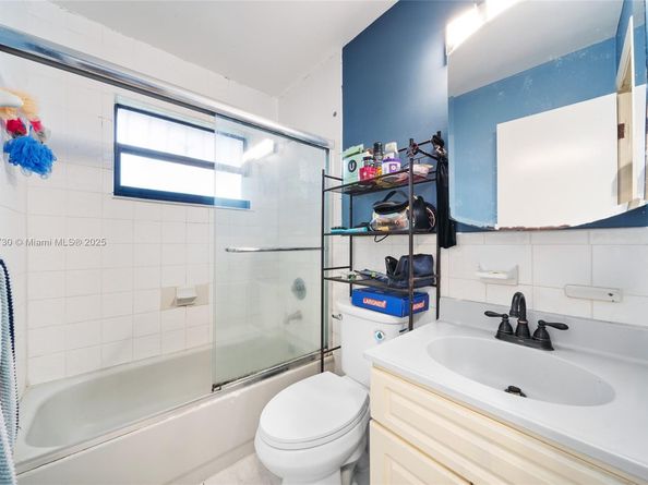 2500 SW 11th St, Miami FL 33135
