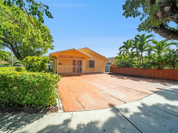 2500 SW 11th St, Miami FL 33135