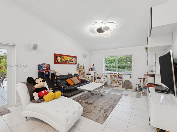 1510 SW 96th Ter, Davie FL 33324