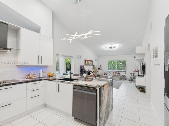 1510 SW 96th Ter, Davie FL 33324