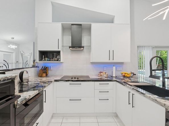 1510 SW 96th Ter, Davie FL 33324