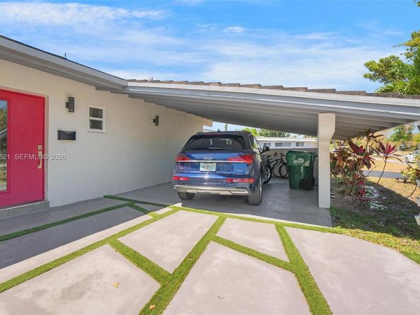 Undisclosed Address #A12007821, Palmetto Bay FL 33176