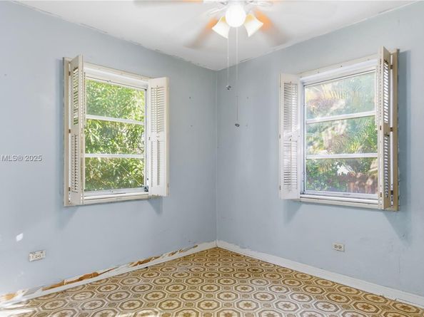5611 SW 6th St, Miami FL 33134