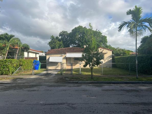 5611 SW 6th St, Miami FL 33134