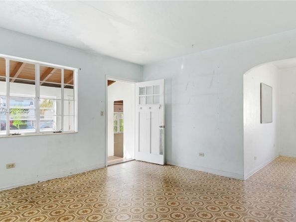 5611 SW 6th St, Miami FL 33134