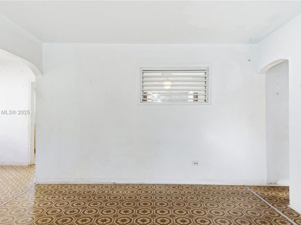 5611 SW 6th St, Miami FL 33134