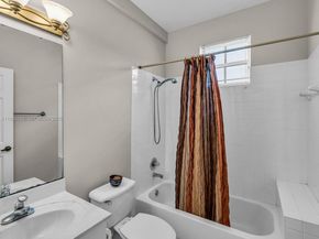 4209 Pinewood Ln, Weston FL 33331