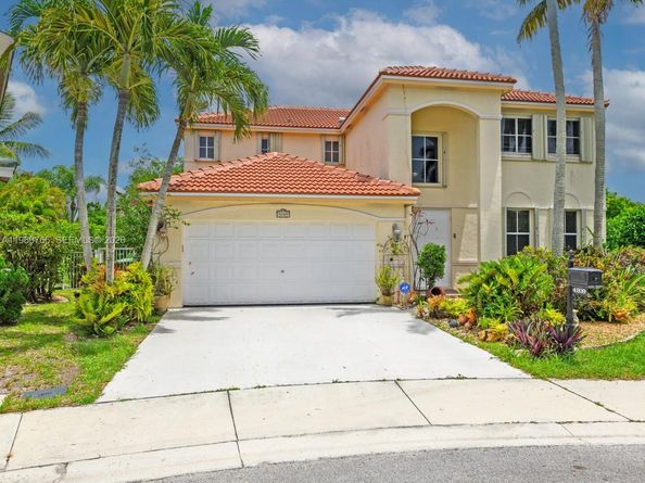 4209 Pinewood Ln, Weston FL 33331