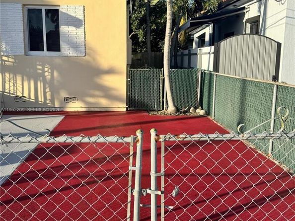 3445 NW 2nd St, Miami FL 33125