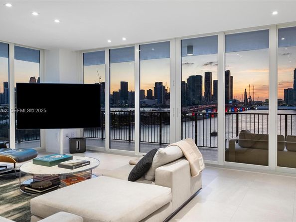 1000 Venetian Way 1004, Miami FL 33139