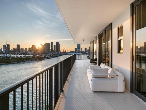 1000 Venetian Way 1004, Miami FL 33139