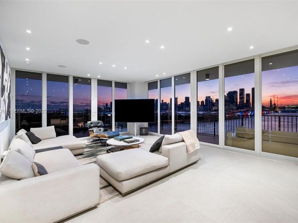 1000 Venetian Way 1004, Miami FL 33139