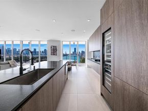 1000 Venetian Way 1004, Miami FL 33139