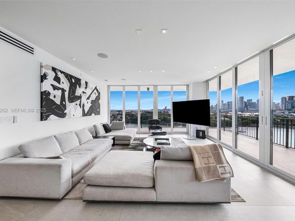 1000 Venetian Way 1004, Miami FL 33139