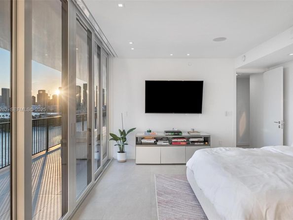 1000 Venetian Way 1004, Miami FL 33139