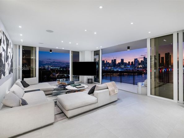 1000 Venetian Way 1004, Miami FL 33139