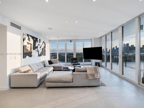 1000 Venetian Way 1004, Miami FL 33139