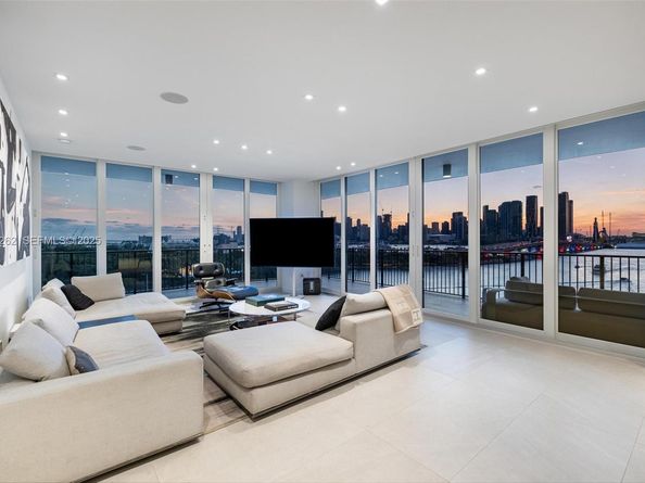 1000 Venetian Way 1004, Miami FL 33139