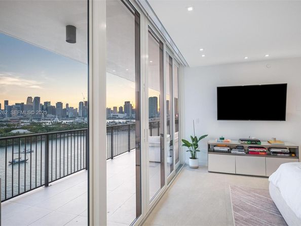 1000 Venetian Way 1004, Miami FL 33139