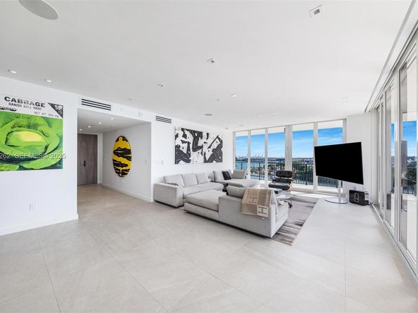 1000 Venetian Way 1004, Miami FL 33139