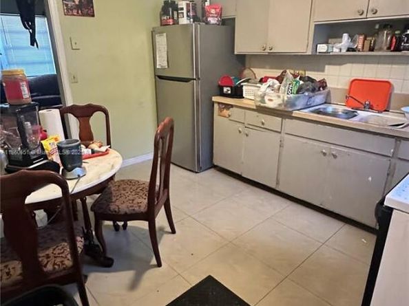 821 SW 7th Ave, Hallandale Beach FL 33009