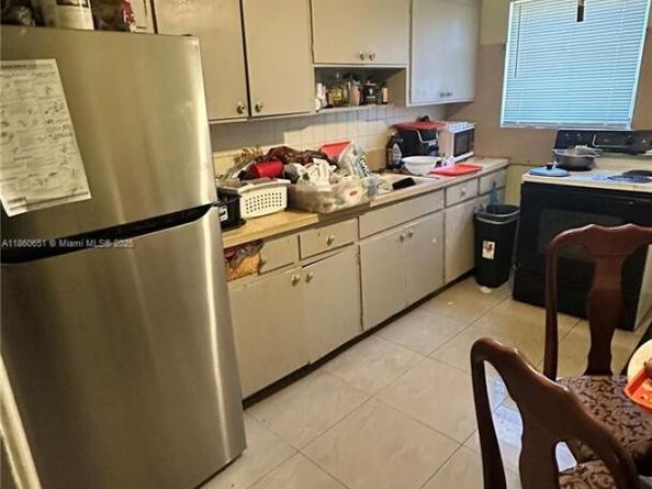 821 SW 7th Ave, Hallandale Beach FL 33009